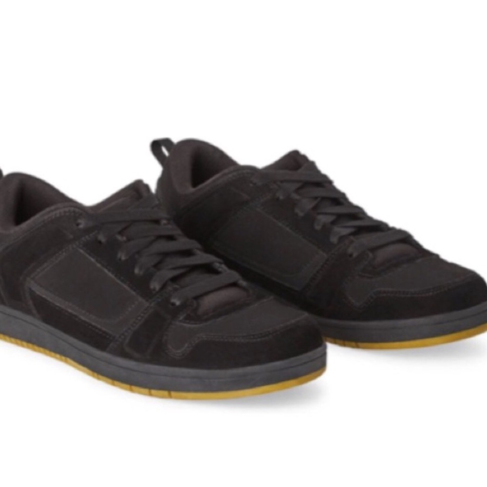 BNWT Athletic Works Black Sporty Lace Up Sneakers